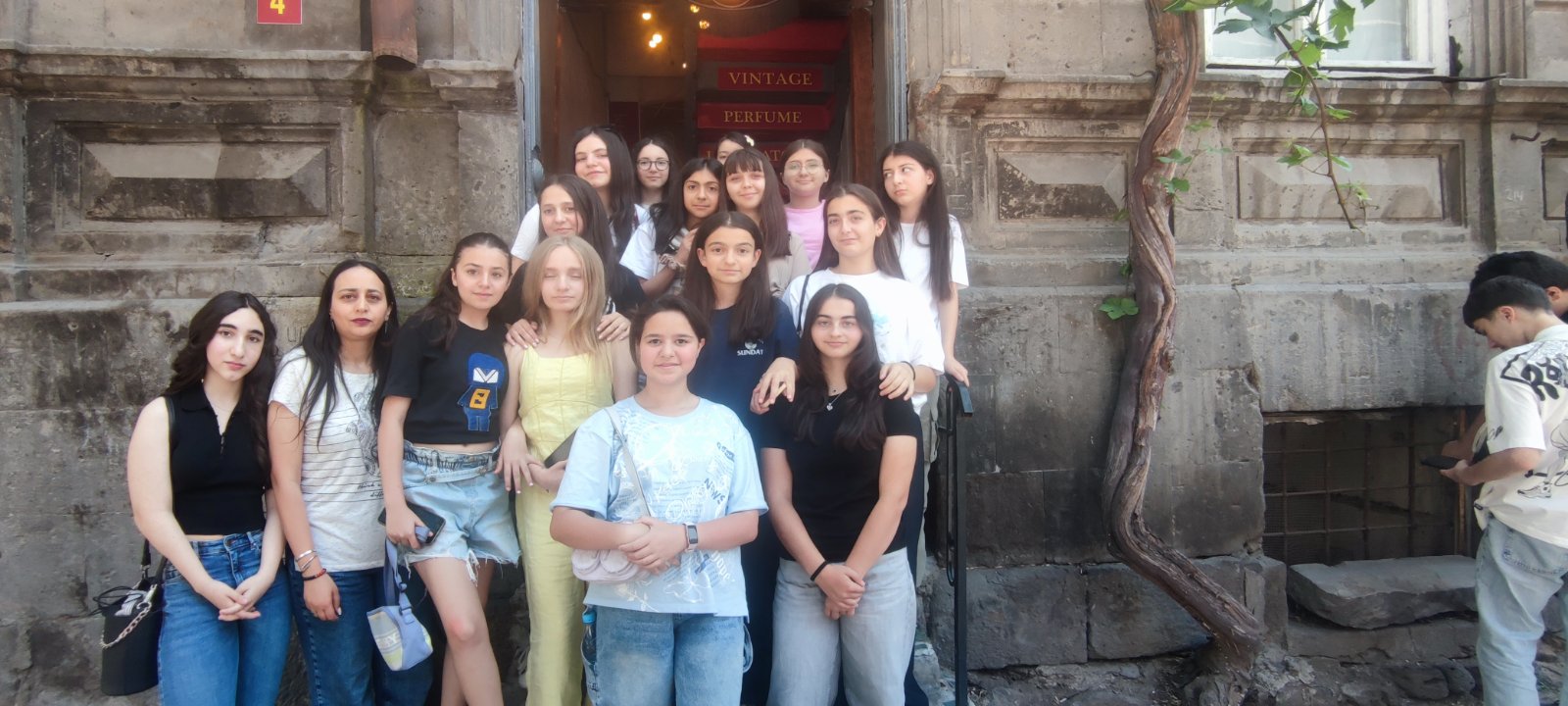 Read more about the article Այցելություն օծանելիքների թանգարան